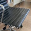 Vitra Eames EA 117, aluminium, zwart leder - Afbeelding 5