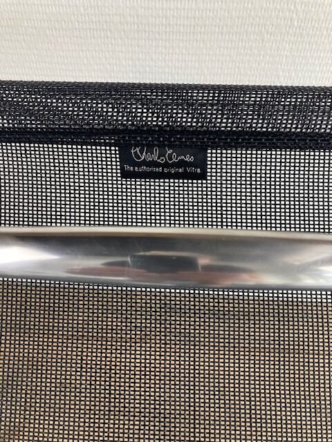 9 Vitra Eames stoelen, aluminium, zwart netweave - Afbeelding 5