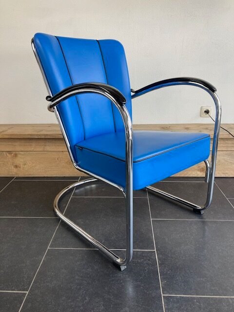 2 Gispen 412S fauteuils, kobalt blauw leder, chroom