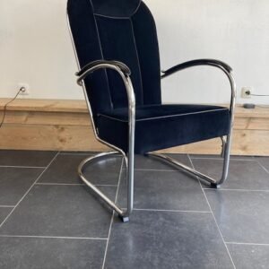 2 Gispen AA fauteuils, chroom, zwarte ribstof