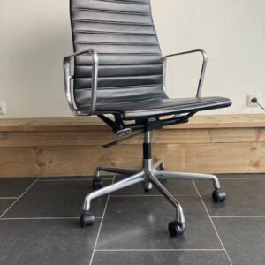 Vitra Eames EA 119 bureaustoel, aluminium, zwart leder