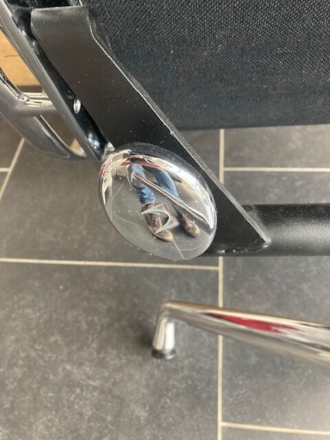 Vitra Eames EA 124 fauteuil , chroom, zwart leer - Afbeelding 6