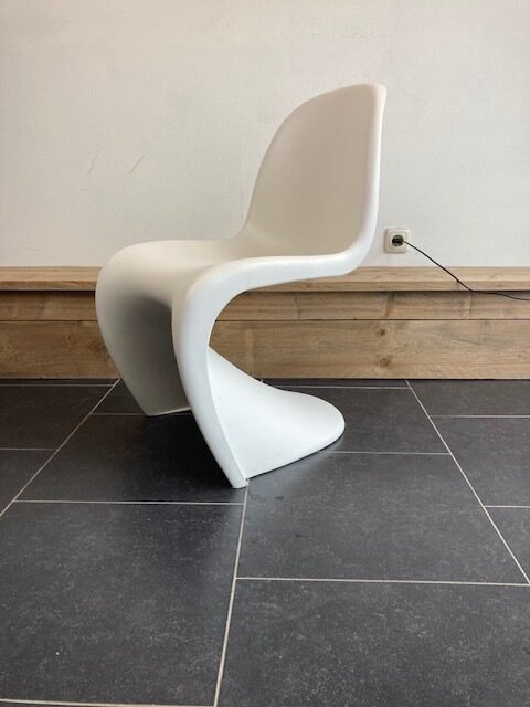 Witte Vitra Panton Chair