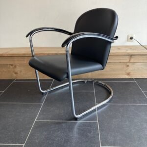 Gispen 414 fauteuil. chroom, zwart leder
