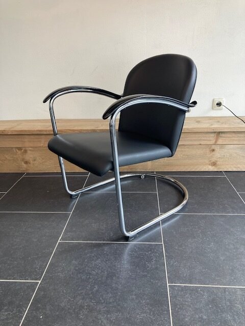 Gispen 414 fauteuil. chroom, zwart leder