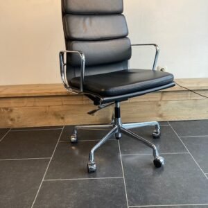 3 Vitra Eames EA219 bureaustoelen, chroom, zwart leder