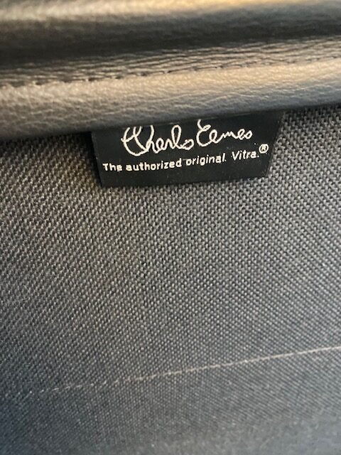 3 Vitra Eames EA219 bureaustoelen, chroom, zwart leder - Afbeelding 6