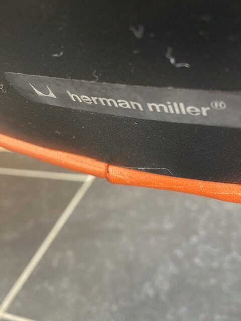 Twee Herman Miller Eames Lobby Chairs, cognac leder - Afbeelding 7