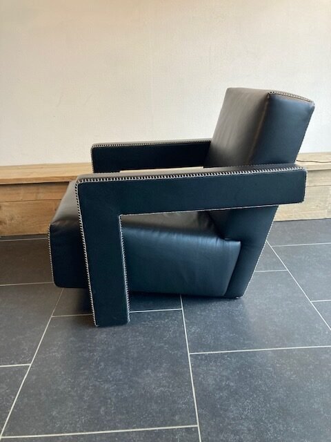 Cassina Utrecht fauteuil , zwart leer, Gerrit Rietveld