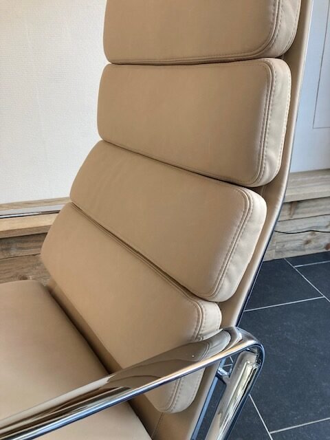 Vitra Eames EA 222 fauteuil, chroom , volleder, december 2024 - Afbeelding 3