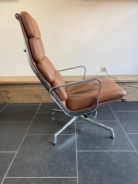 Vitra Eames ea 222 fauteuil, chroom, midden bruin leder - Afbeelding 5