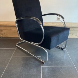 2 Gispen 407 fauteuils, chroom, nieuwe zwarte ribstof