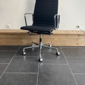 Vitra Eames EA 119 bureaustoel, chroom, zwart hopsak