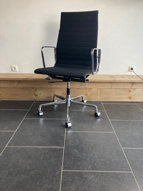 Vitra Eames EA 119 bureaustoel, chroom, zwart hopsak