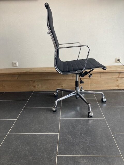 Vitra Eames EA 119 bureaustoel, chroom, zwart hopsak - Afbeelding 4