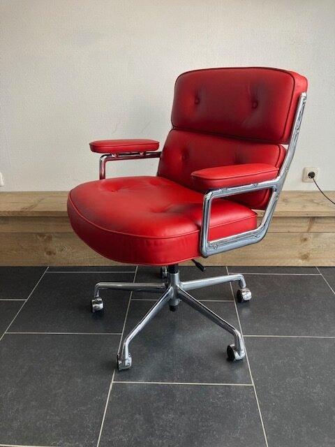 Vitra Eames ES 104 Lobby Chair, rood leder - Afbeelding 2