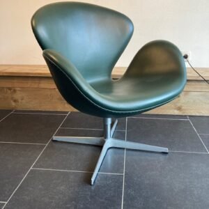 Fritz Hansen , Arne Jacobsen swan Chair, donkergroen leder