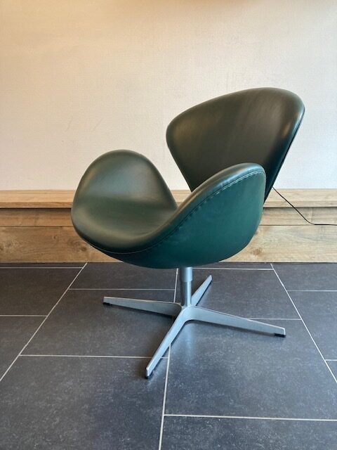 Fritz Hansen , Arne Jacobsen swan Chair, donkergroen leder - Afbeelding 2