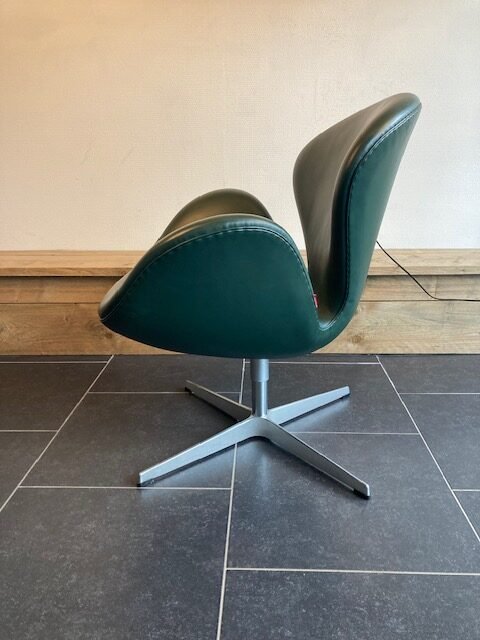 Fritz Hansen , Arne Jacobsen swan Chair, donkergroen leder - Afbeelding 3