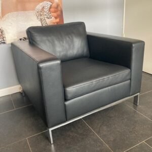 3 Walter Knoll. Norman Foster 500 fauteuils, zwart leder