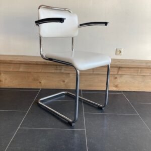 4 Gispen 201 stoelen, hoogglans chroom, wit leder