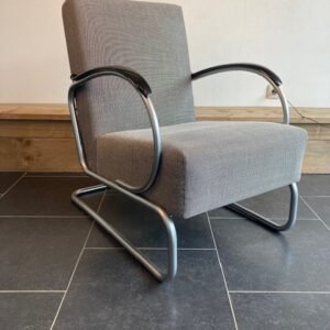 2 Gispen 407 fauteuils, zijdemat chroom. Ploegstof Accent