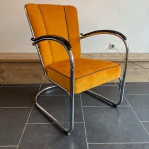 2 Gispen 412 fauteuils, chroom, nieuwe okergele ribstof