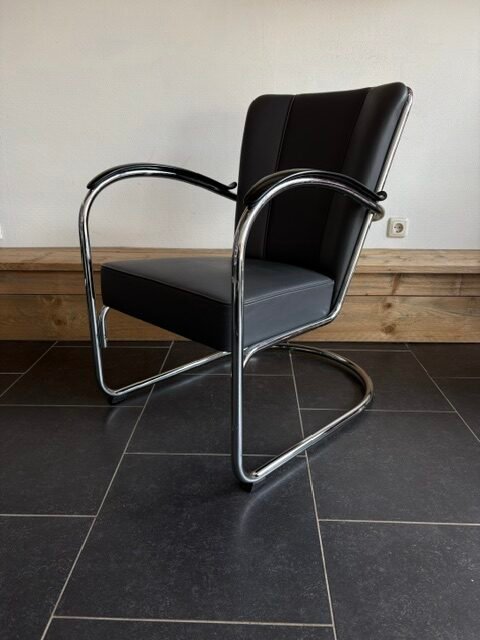 Gispen 412 fauteuil, chroom frame, grafiet grijs leder