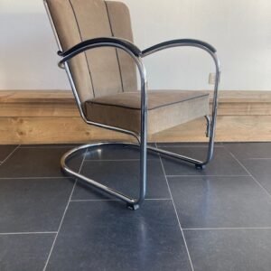 2 Gispen 412 fauteuils, chroom, nieuwe zandkleurige ribstof