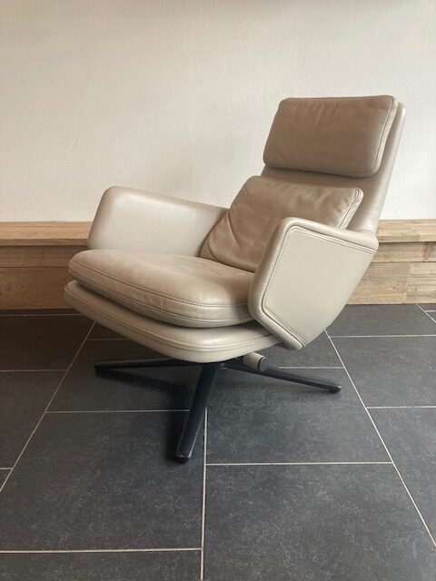 Vitra Grand Relax fauteuil, Premium leder, Clay , 2023 - Afbeelding 3