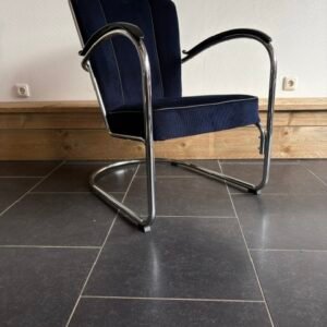 Gispen 412 fauteuil, chroom, nieuwe koningsblauwe ribstof