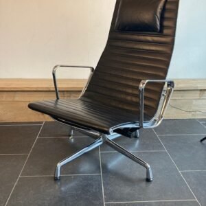 Vitra Eames EA 124 fauteuil, chroom, zwart leder