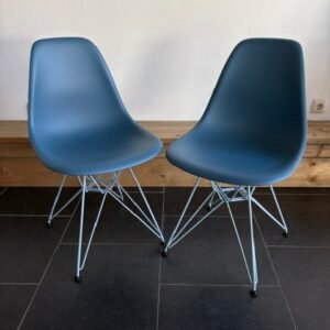 2 Vitra Eames DSR stoelen, Sea blue, Sky blue, 2025