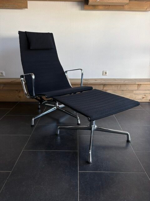 Vitra Eames EA 124 fauteuil met EA 125 hocker - Afbeelding 2