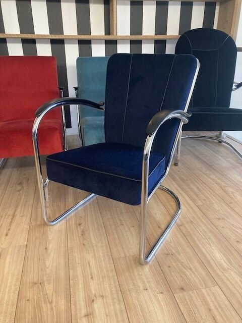 Twee Gispen 412 fauteuils, chroom, nieuwe koningsblauwe ribstof - Afbeelding 2