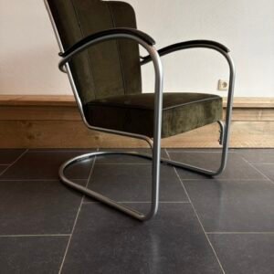 Twee Gispen 412 fauteuils, zijdemat, nieuwe mosgroene ribstof