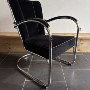 Twee Gispen 412 fauteuils, chroom, zwarte ribstof