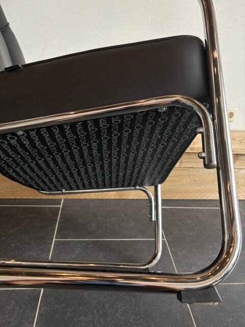 Twee Gispen AA fauteuils, chroom, zwart leder - Afbeelding 5