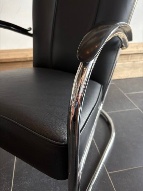 Twee Gispen AA fauteuils, chroom, zwart leder - Afbeelding 6