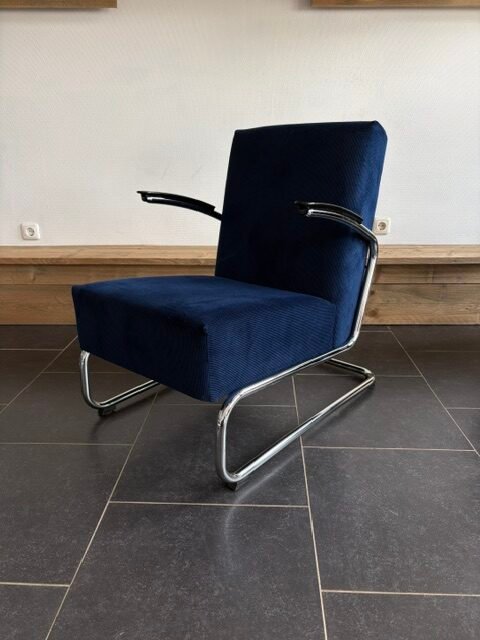 Gispen 405 fauteuil, chroom, nieuwe koningsblauwe ribstof